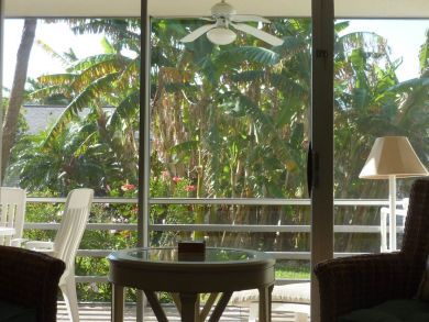 Sanibel Two Bedroom Condo Rental Sleeps Six - Steps to Beach